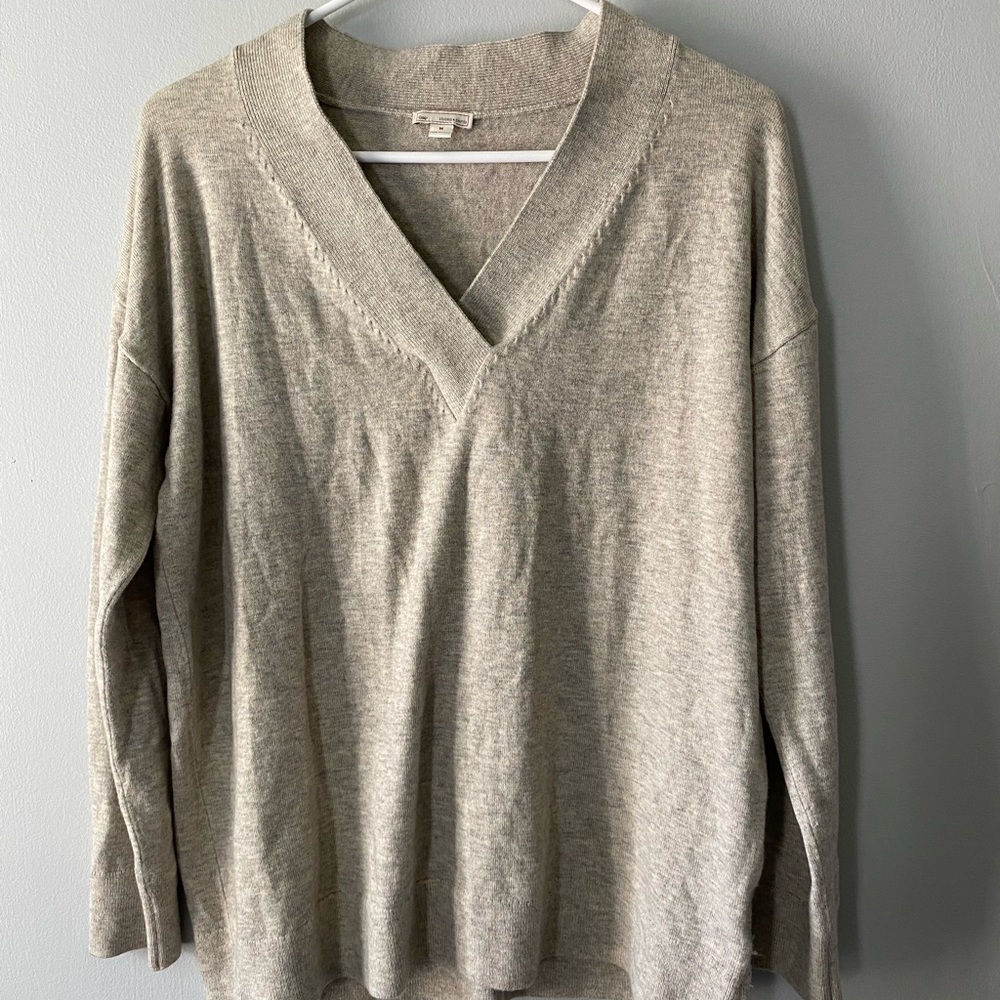 Cream v-neck sweater from Gap